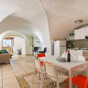 Moro 50 - Loft In Trastevere , Rome Italy